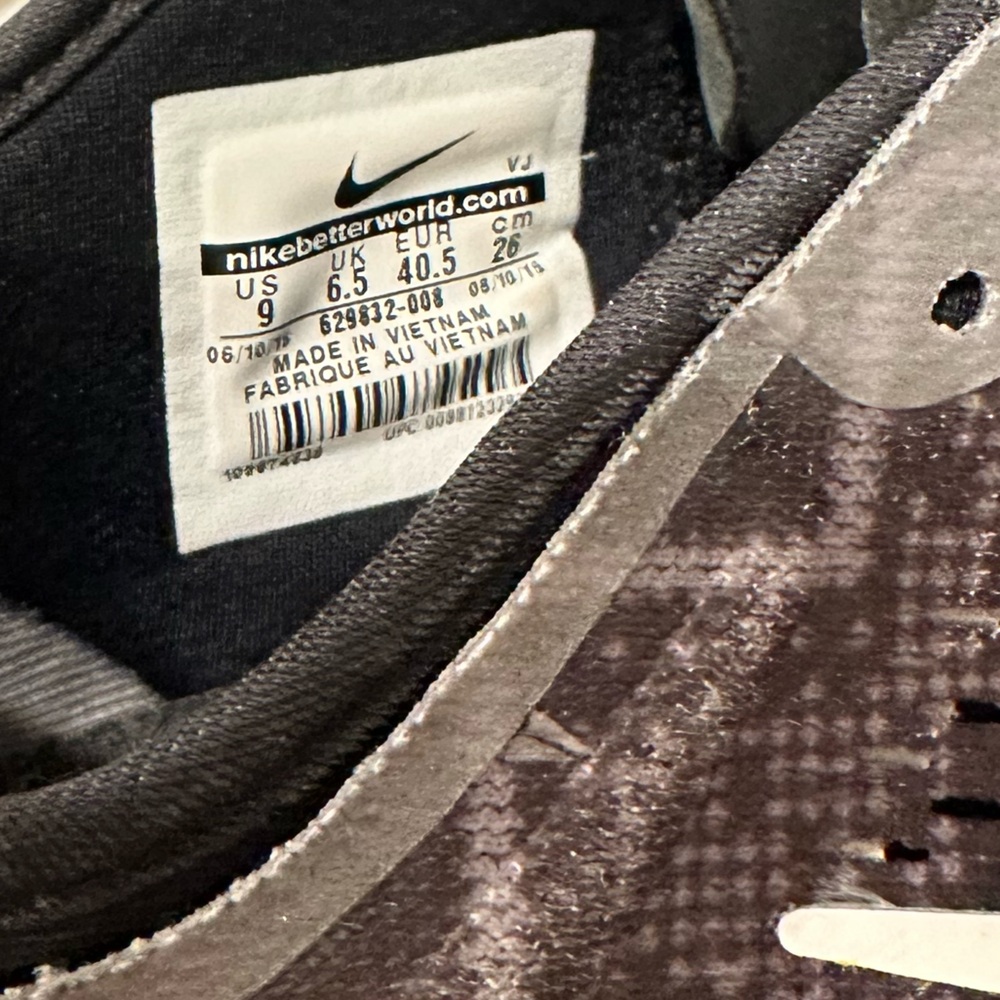 Nike Women’s  Black and Gray Pendelton Print Athletic Shoes - Picture 6 of 7